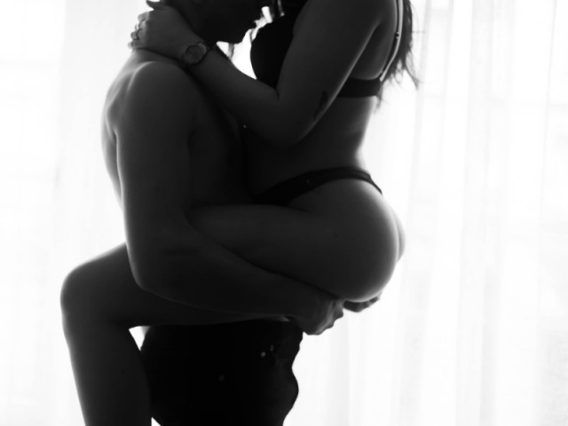 Séance boudoir  en solo ou bien en couple afin de se réapproprier son corps.